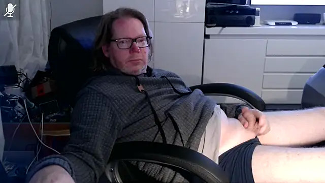 VSteph online show from November 9, 2025, 9:24 pm