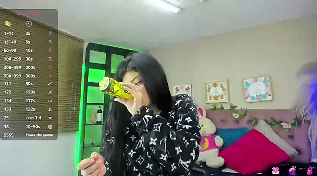 Snapshot of Lia_Keen chatting on January 18, 2025, 8:40 pm Lia Keen online show from January 18, 2025, 8:40 pm