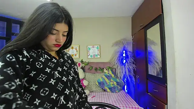 Snapshot of Lia_Keen chatting on February 14, 2025, 7:54 pm Lia Keen online show from February 14, 2025, 7:54 pm