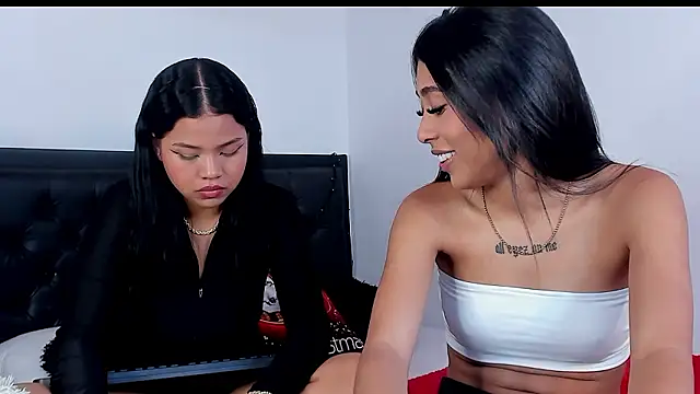 lilibluex online show from December 6, 2024, 7:45 pm