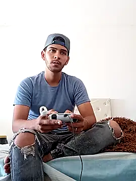 Melwil  online show from January 8, 2025, 6:52 pm