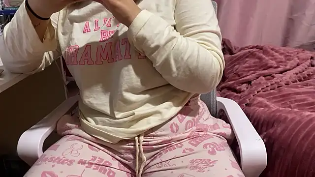 hannahcdmx online show from November 8, 2025, 9:35 pm