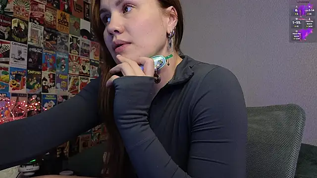 LittleLeen online show from December 17, 2025, 6:03 pm