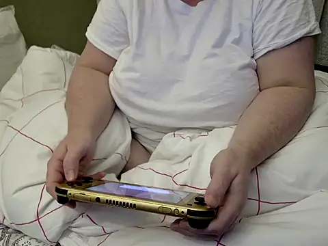 MarthaBriest online show from November 3, 2025, 3:52 am