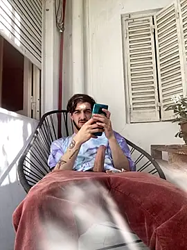 Snapshot of Tomito14 chatting on September 10, 2025, 5:13 pm Tomito14 online show from September 10, 2025, 5:13 pm