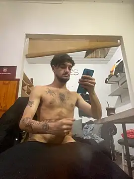 Snapshot of Tomito14 chatting on October 22, 2025, 4:57 am Tomito14 online show from October 22, 2025, 4:57 am