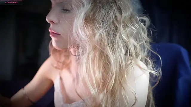  Phantom thread  online show from April 7, 2026, 11:21 am