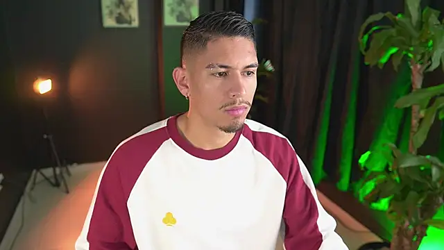 Aaronfox x online show from April 9, 2026, 2:44 pm