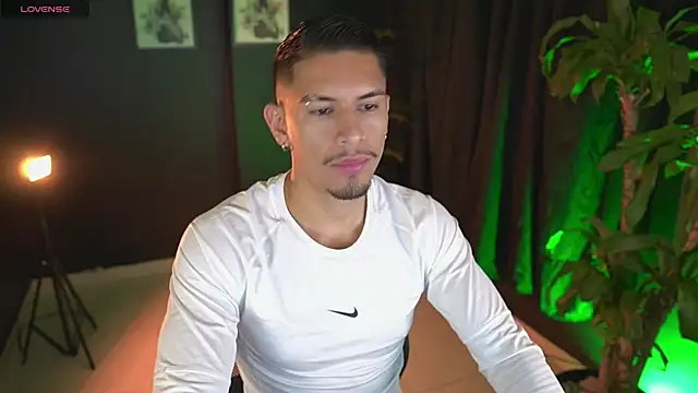 Aaronfox x online show from April 19, 2026, 1:05 am