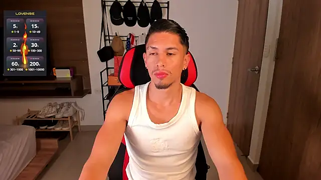 Snapshot of Aaronfox_x chatting on July 21, 2026, 11:56 am Aaronfox x online show from July 21, 2026, 11:56 am