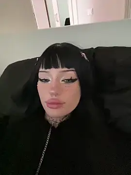 madelinexx online show from September 15, 2025, 8:25 am