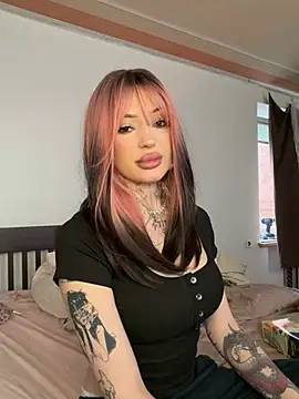 madelinexx online show from March 18, 2026, 10:51 am