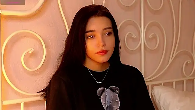 WildaBendell online show from February 12, 2025, 1:37 pm