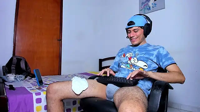 Huge latin cock online show from December 22, 2024, 10:47 pm