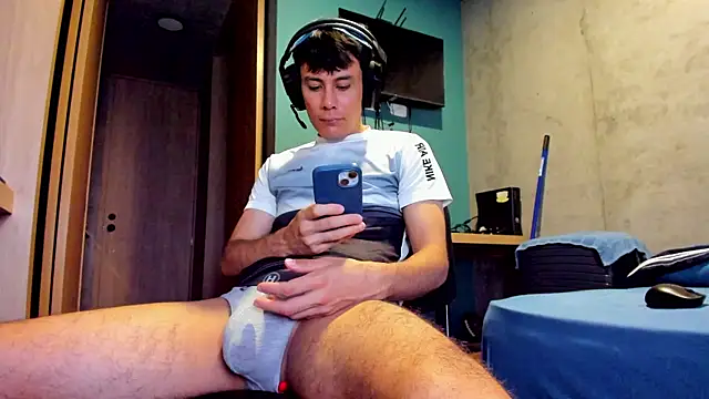 Snapshot of Huge_latin_cock chatting on June 24, 2026, 11:04 pm Huge latin cock online show from June 24, 2026, 11:04 pm
