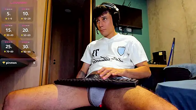 Snapshot of Huge_latin_cock chatting on June 26, 2026, 12:15 am Huge latin cock online show from June 26, 2026, 12:15 am