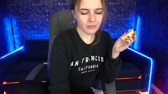 MaribelRiverr  online show from February 10, 2025, 9:47 am