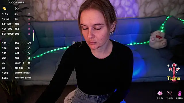 MaribelRiverr  online show from October 4, 2025, 5:49 am