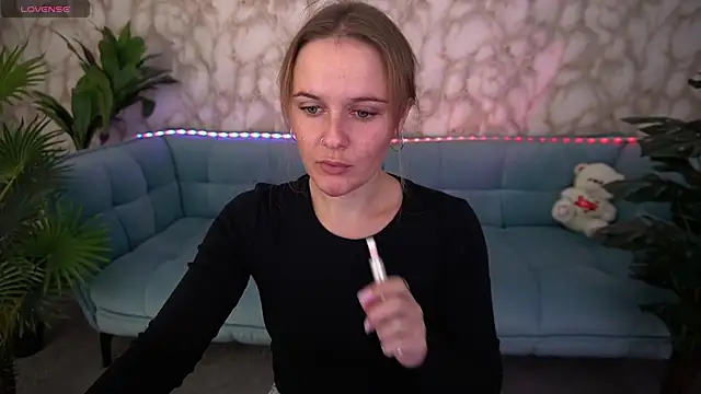 MaribelRiverr  online show from October 14, 2025, 5:52 am