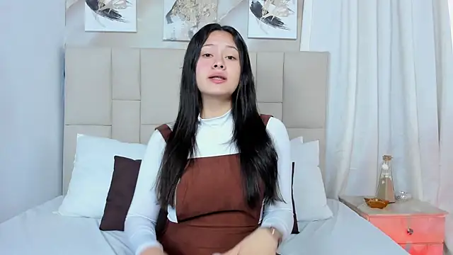 Jaslyn  Smith online show from January 16, 2025, 2:08 pm