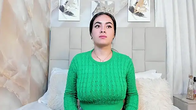 Jaslyn  Smith online show from November 3, 2025, 3:24 pm