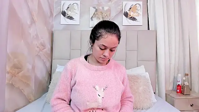 Jaslyn  Smith online show from January 12, 2026, 4:12 pm