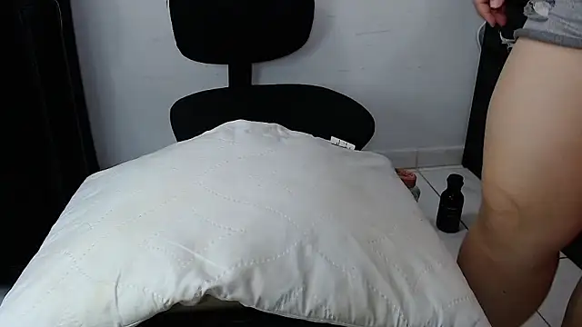 Martinafeet-qos online show from February 3, 2025, 1:51 pm