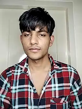 kingkartik7 online show from February 26, 2025, 9:05 pm