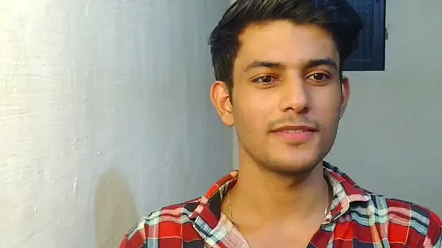 kingkartik7 online show from November 3, 2025, 4:52 pm