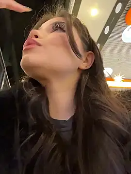 Snapshot of Chloe__Moon chatting on January 18, 2026, 2:10 pm Chloe Moon online show from January 18, 2026, 2:10 pm