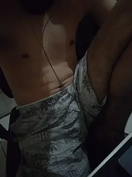 Snapshot of OliverWtdh chatting on February 5, 2026, 12:21 pm OliverWtdh online show from February 5, 2026, 12:21 pm