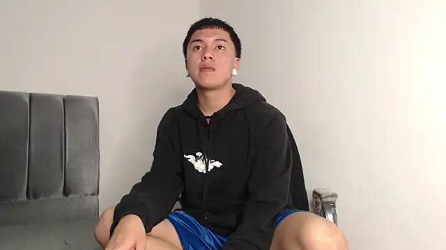 alex-lover online show from October 9, 2025, 1:25 am