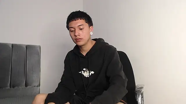 alex-lover online show from December 19, 2025, 12:17 am