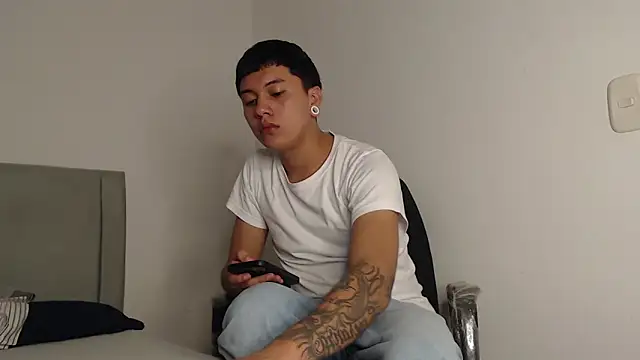 alex-lover online show from April 9, 2026, 3:39 am