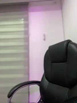 Milff parkerrr online show from April 7, 2026, 11:15 pm