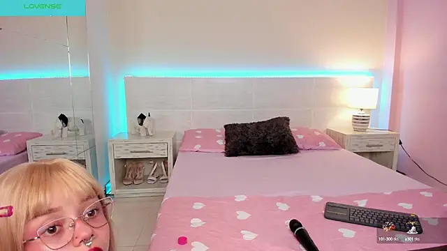 MARCUS AND HIKARY online show from December 19, 2024, 11:35 pm