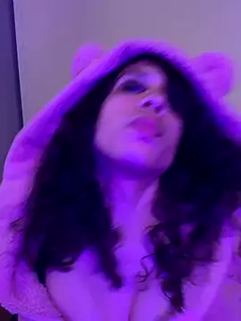 Snapshot of PeacockGoddess chatting on September 17, 2025, 11:50 pm PeacockGoddess online show from September 17, 2025, 11:50 pm