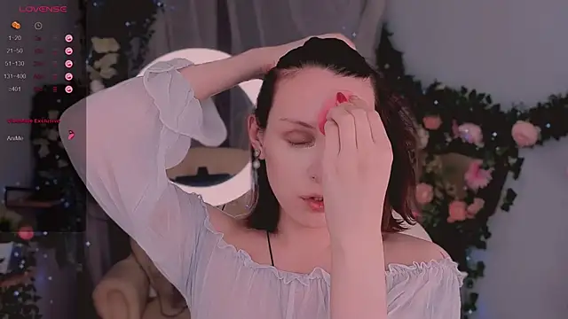  yourFoxy  online show from December 21, 2024, 2:15 pm