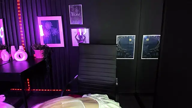 EmilyAir online show from March 15, 2025, 2:56 am