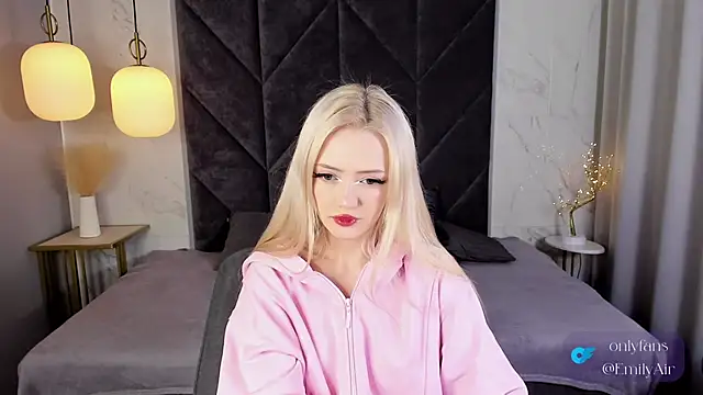 EmilyAir online show from November 8, 2025, 4:40 pm