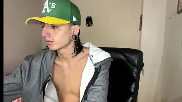 Matthew Dixonn online show from February 5, 2025, 10:01 pm