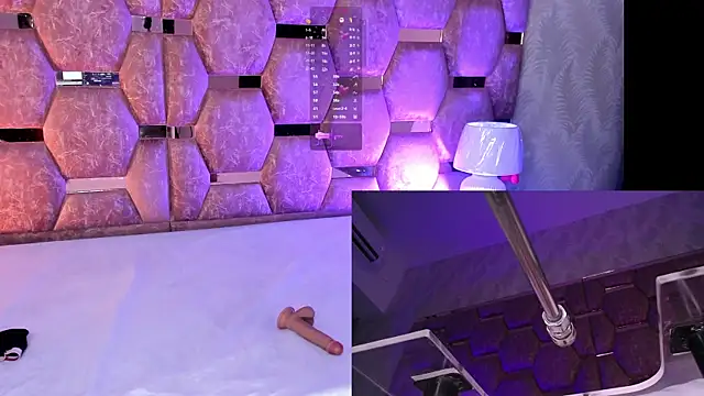 LunaAridi online show from April 7, 2026, 9:26 pm