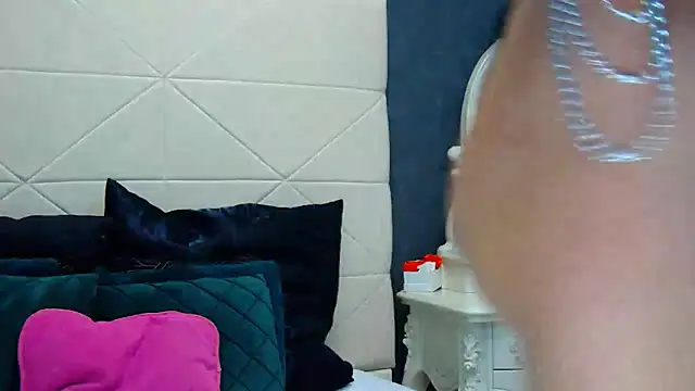 IssaSmith online show from January 18, 2025, 11:43 am