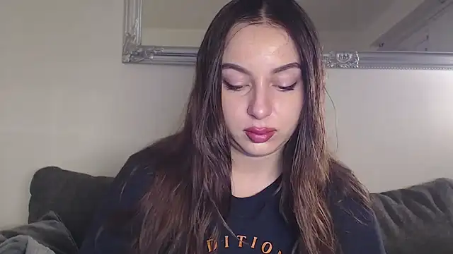 courtneyPerfect online show from December 18, 2024, 7:47 am