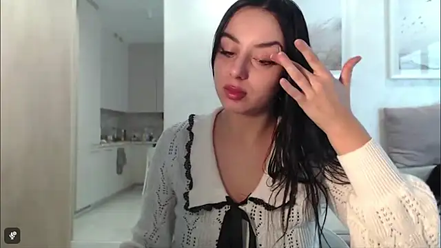 courtneyPerfect online show from November 24, 2025, 8:03 am