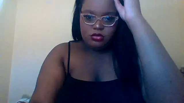 Snapshot of Thiccxox chatting on April 10, 2026, 2:11 pm Thiccxox online show from April 10, 2026, 2:11 pm