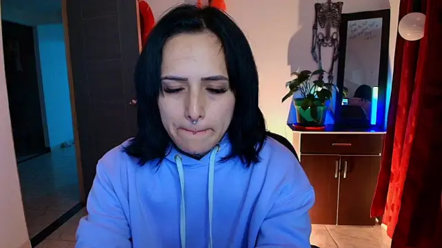 TinnaDawsom online show from October 17, 2025, 11:40 pm