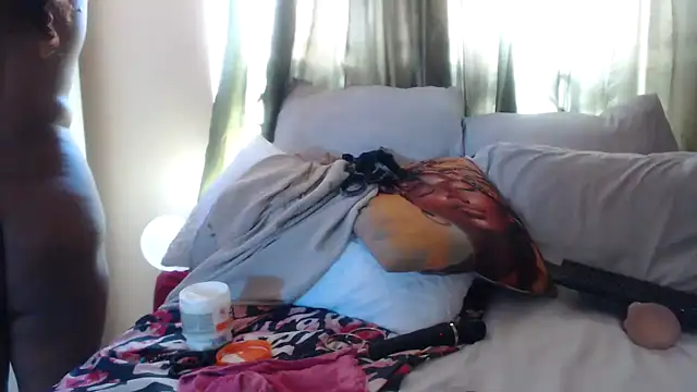 Foxybrownxx1 online show from March 11, 2026, 9:48 am