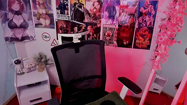 Snapshot of Rudy_02 chatting on December 14, 2025, 8:02 pm Rudy 02 online show from December 14, 2025, 8:02 pm