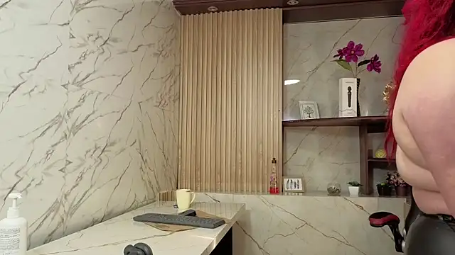 MirandaRossi online show from April 18, 2026, 1:26 pm